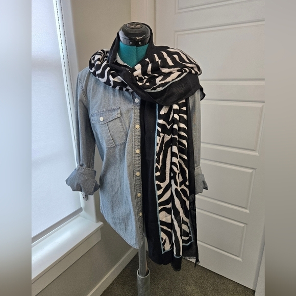 WHITE HOUSE BLACK MARKET WHBM BLACK WHITE ZEBRA PRINT LIGHTWEIGHT SCARF WOMEN OS - Picture 8 of 12